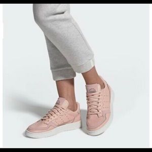 Adidas supercourt Women size 6/color light pink